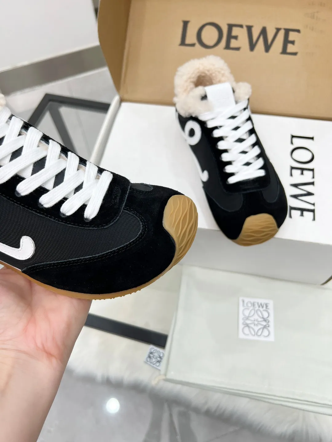 👟👟Ex-factory price 500👟👟 Male +10 2025 autumn and winter Maoli new style, the same style as Wang Yibo! Loewe Ballet Runner 2.0 sports shoes for couples, moral training shoes, new color matching retro series running shoes, standard size: women's size 35-40, men's size 39-45, button ➕20